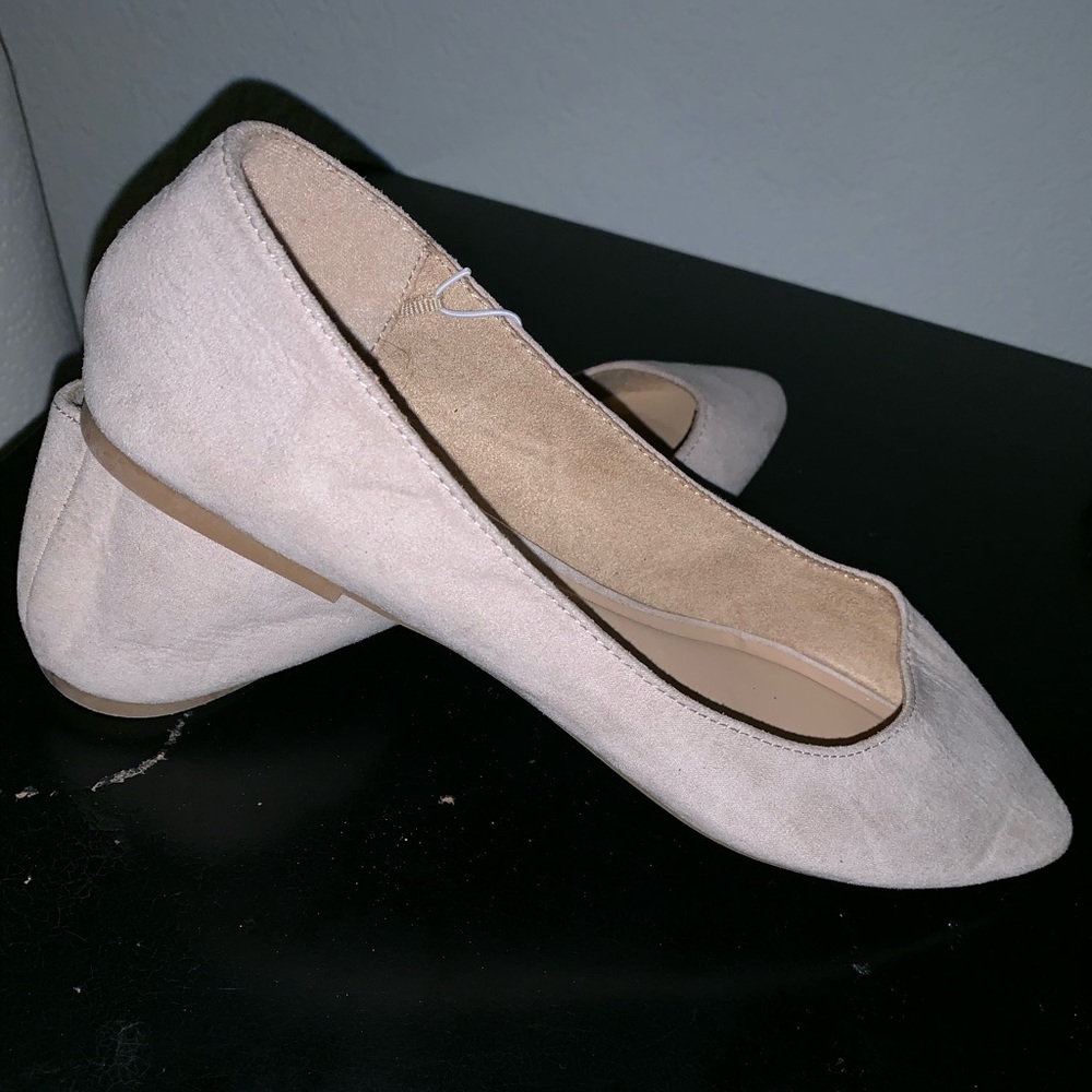 KHAKI FLATS